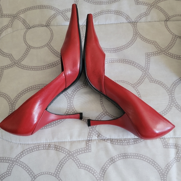 BCBG heels 👠 - Picture 2 of 4